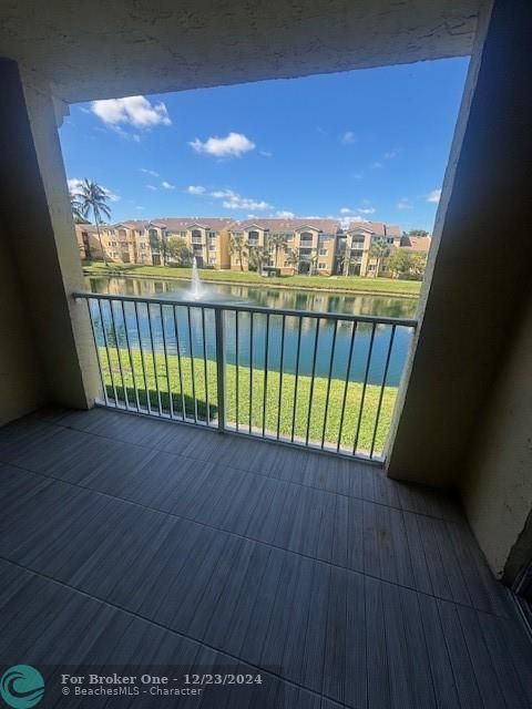 Active With Contract: $2,200 (2 beds, 2 baths, 1124 Square Feet)