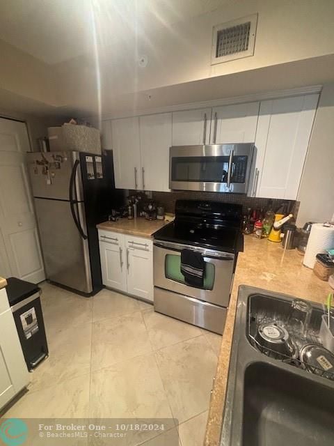 For Rent: $2,300 (2 beds, 2 baths, 1124 Square Feet)