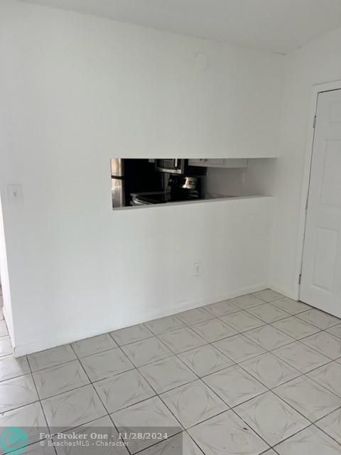 Active With Contract: $2,500 (2 beds, 2 baths, 957 Square Feet)