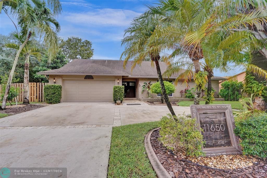 For Sale: $900,000 (4 beds, 2 baths, 2148 Square Feet)