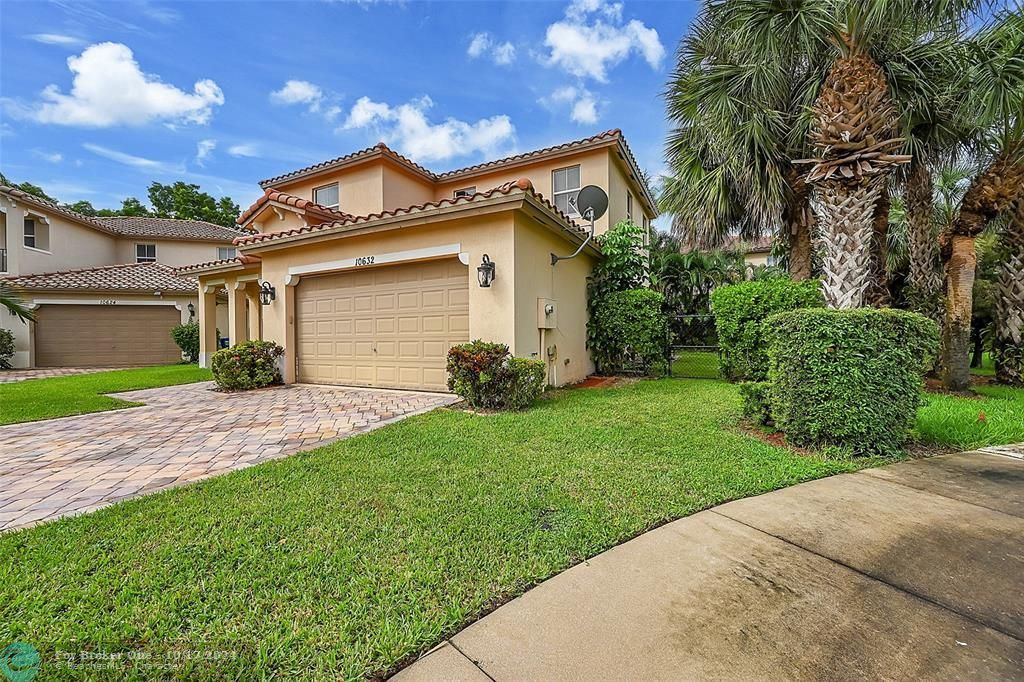 For Sale: $709,000 (3 beds, 2 baths, 2194 Square Feet)