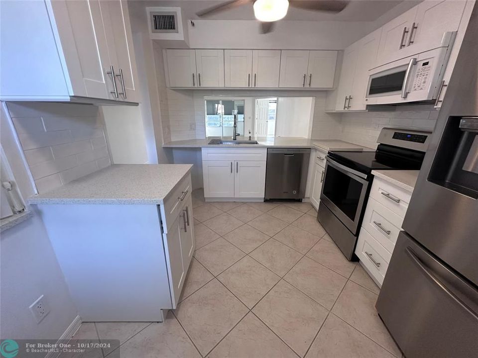 For Sale: $278,000 (2 beds, 2 baths, 1130 Square Feet)