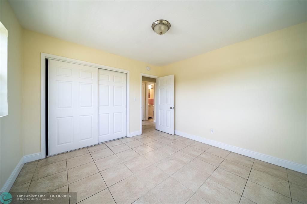 For Rent: $1,995 (2 beds, 1 baths, 725 Square Feet)