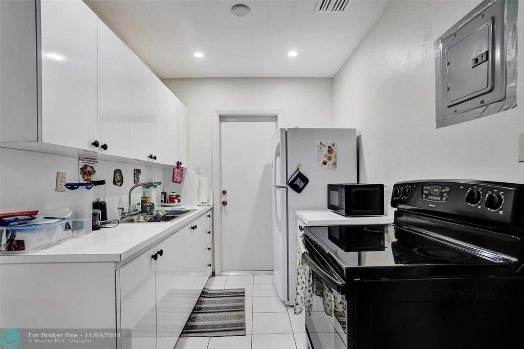 Active With Contract: $435,000 (0 beds, 0 baths, 1291 Square Feet)