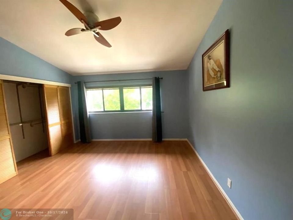 For Sale: $315,000 (2 beds, 2 baths, 1098 Square Feet)