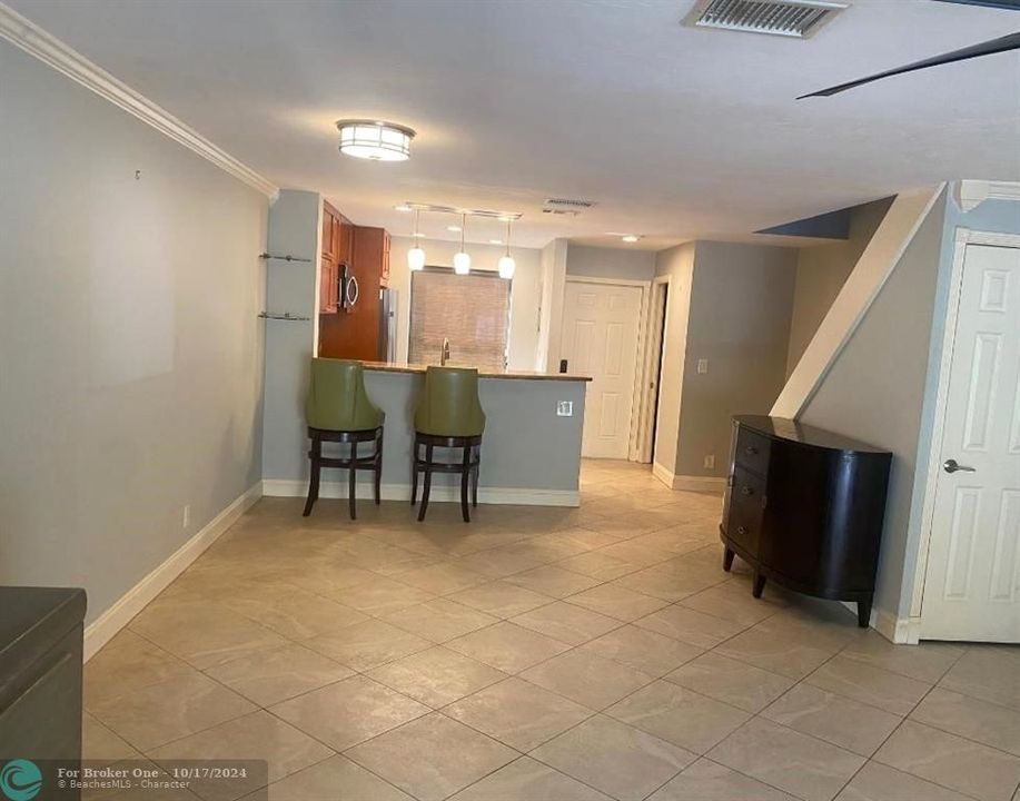 For Sale: $315,000 (2 beds, 2 baths, 1098 Square Feet)