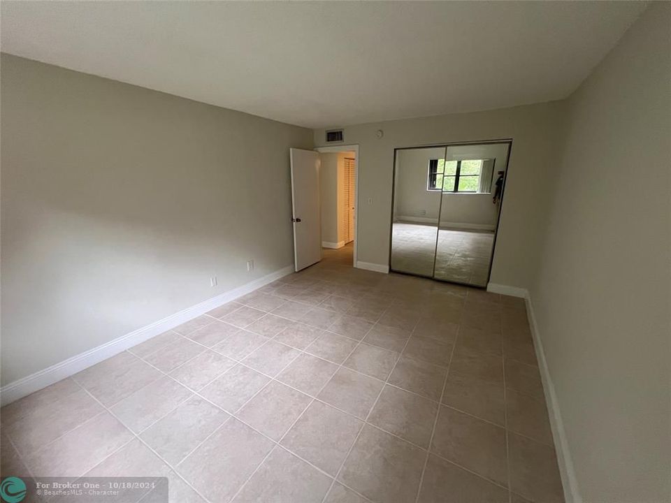 For Rent: $2,300 (2 beds, 1 baths, 1030 Square Feet)