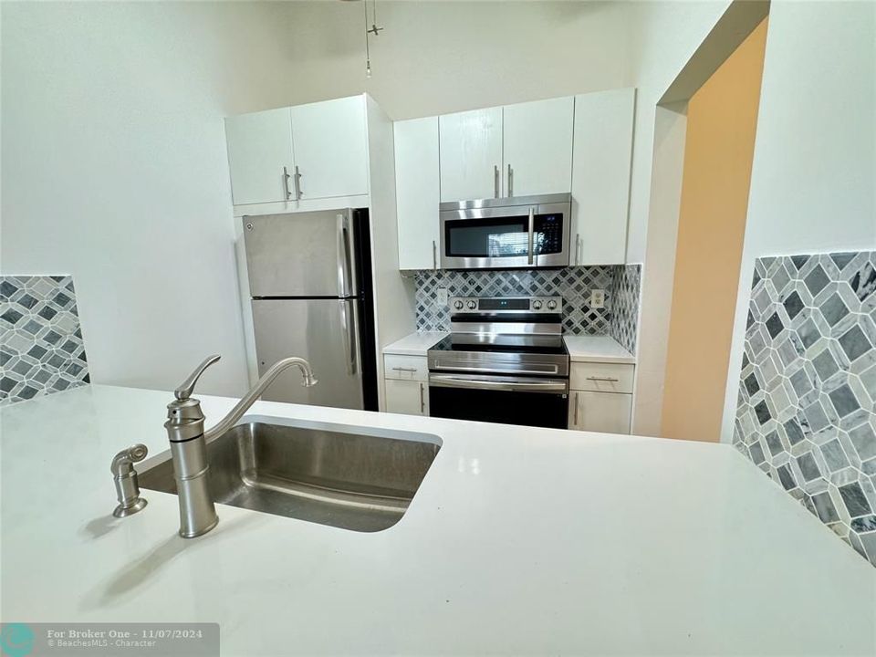 For Rent: $2,300 (2 beds, 2 baths, 800 Square Feet)