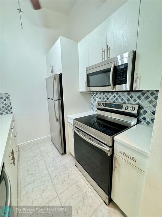 For Rent: $2,300 (2 beds, 2 baths, 800 Square Feet)