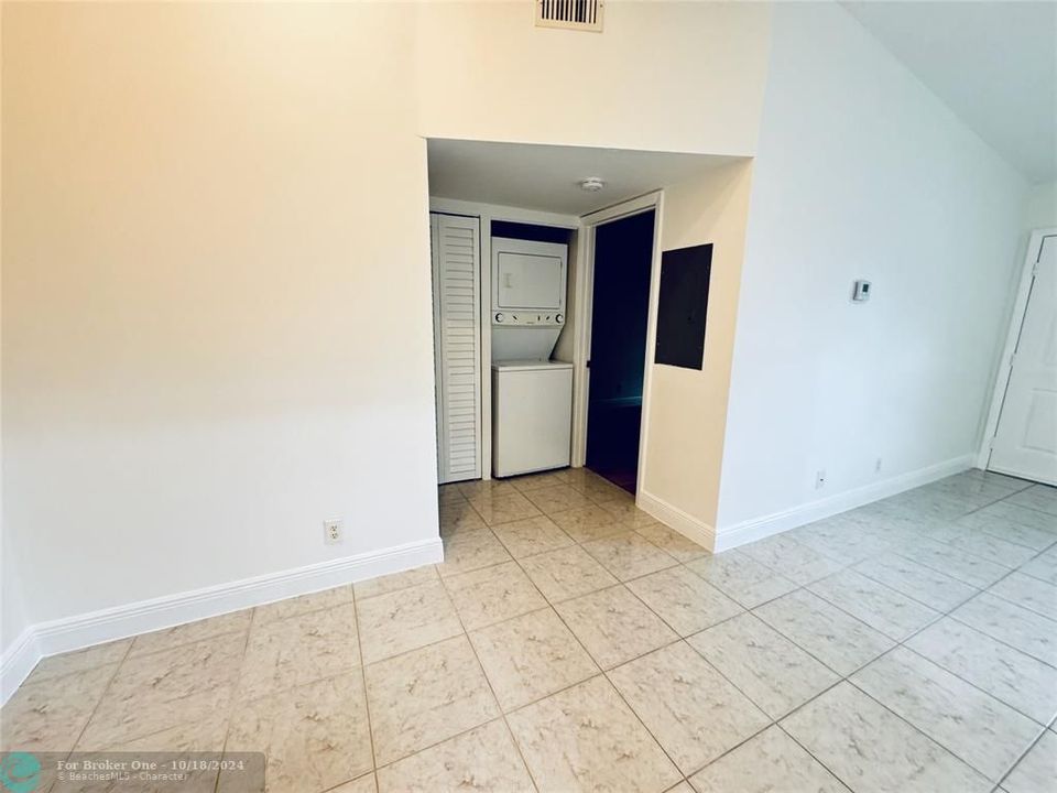 For Rent: $2,300 (2 beds, 2 baths, 800 Square Feet)