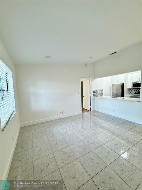 For Rent: $2,300 (2 beds, 2 baths, 800 Square Feet)