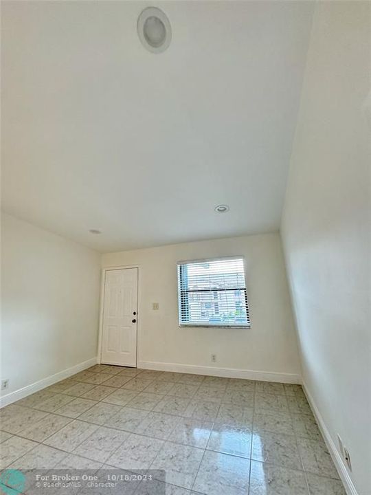 For Rent: $2,300 (2 beds, 2 baths, 800 Square Feet)