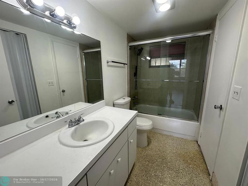 For Sale: $165,000 (1 beds, 1 baths, 840 Square Feet)