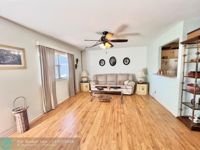 For Sale: $86,000 (1 beds, 1 baths, 726 Square Feet)