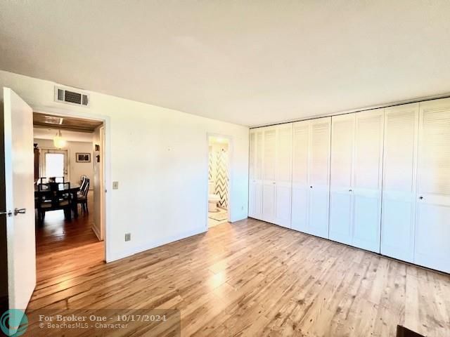 For Sale: $86,000 (1 beds, 1 baths, 726 Square Feet)