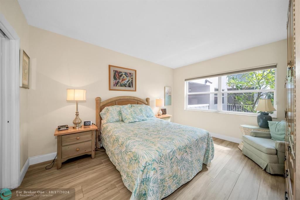 For Sale: $330,000 (2 beds, 2 baths, 1020 Square Feet)