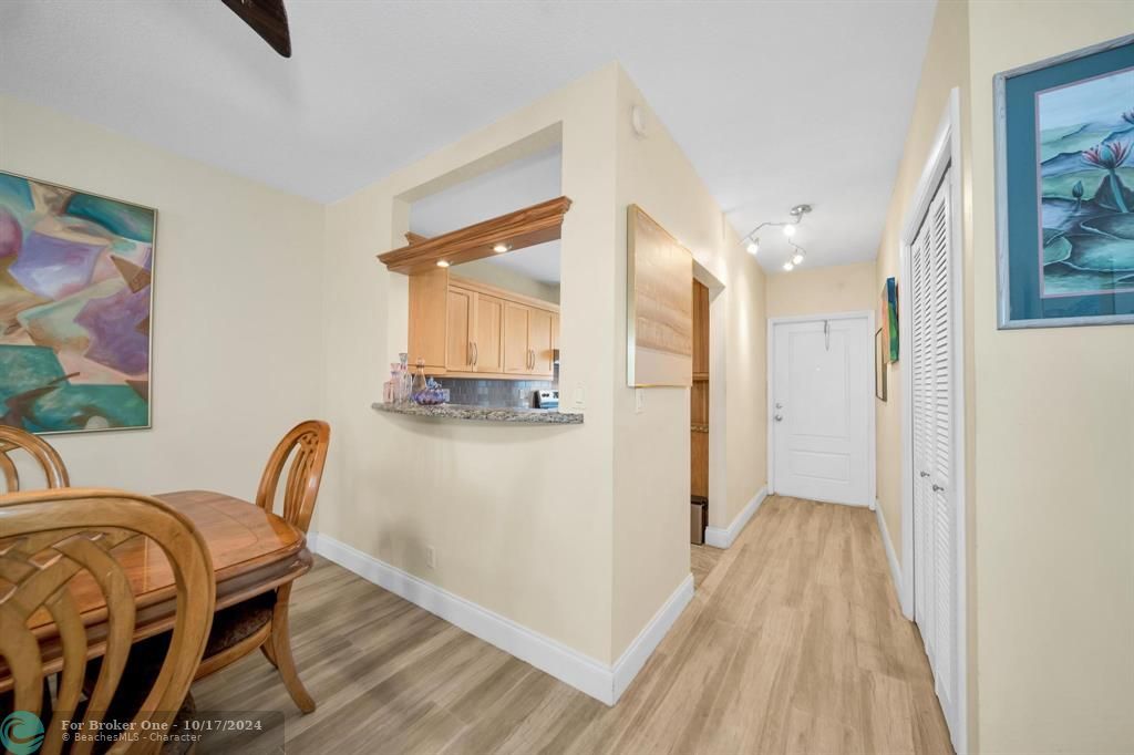 For Sale: $330,000 (2 beds, 2 baths, 1020 Square Feet)