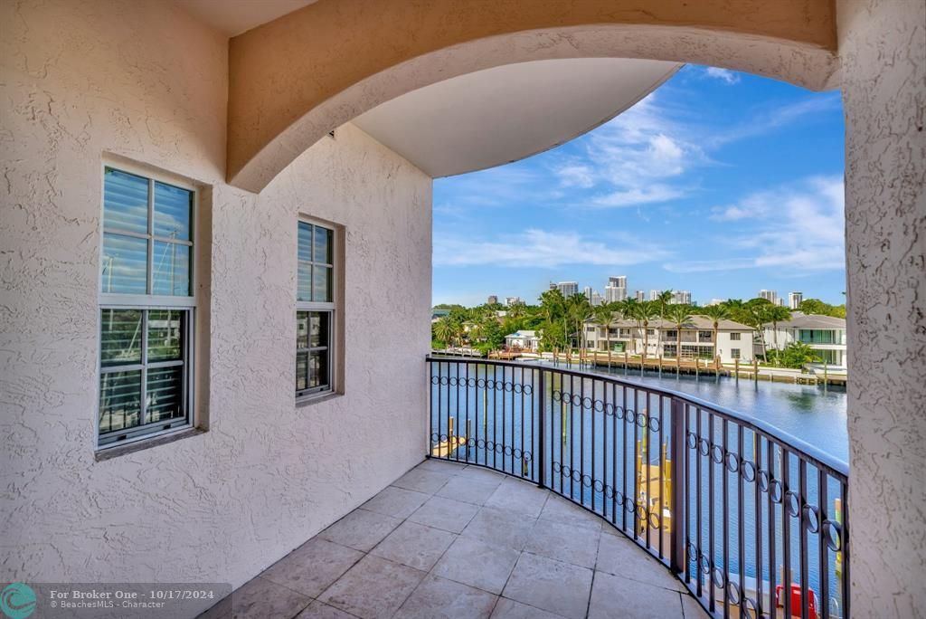 For Sale: $1,450,000 (3 beds, 3 baths, 2320 Square Feet)