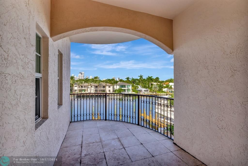 For Sale: $1,450,000 (3 beds, 3 baths, 2320 Square Feet)