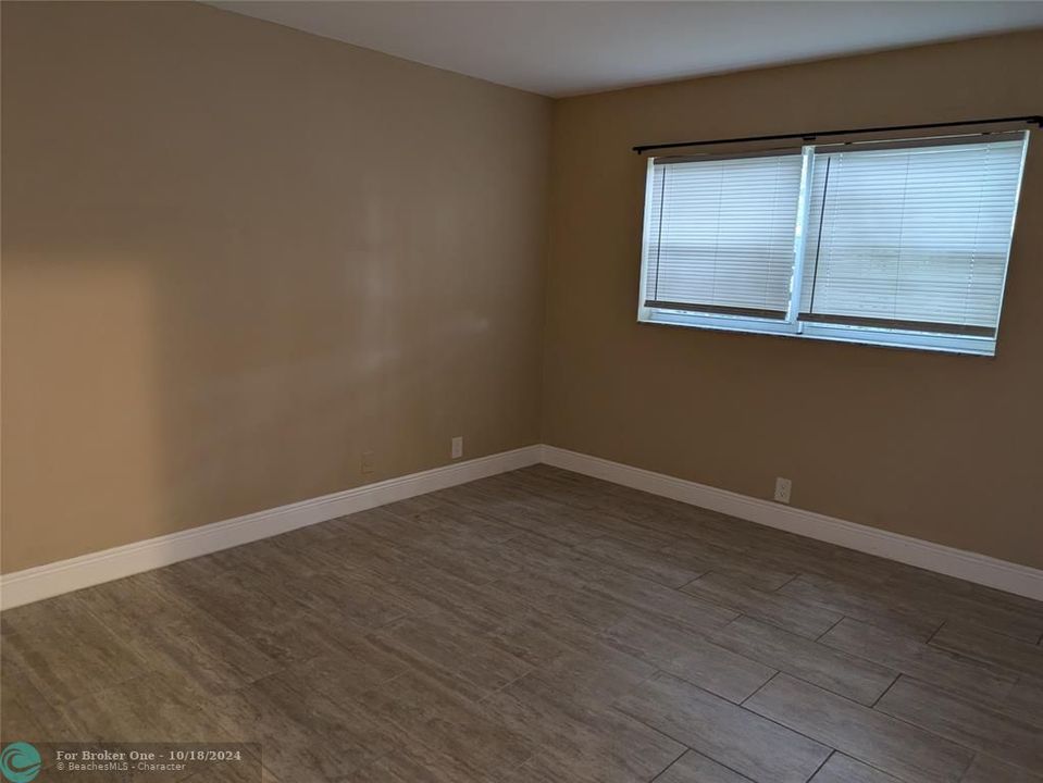 For Sale: $1,900 (2 beds, 2 baths, 2513 Square Feet)