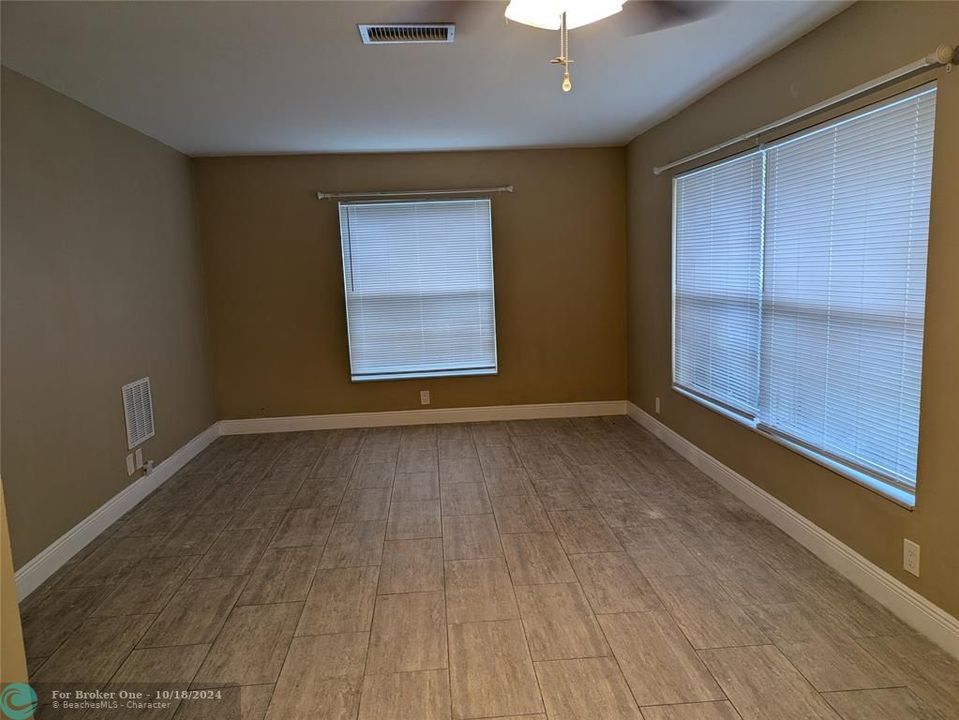 For Sale: $1,900 (2 beds, 2 baths, 2513 Square Feet)