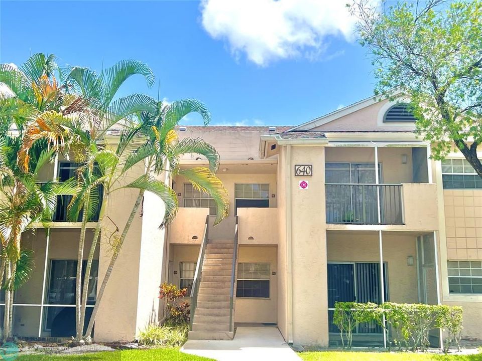 For Rent: $1,950 (2 beds, 2 baths, 807 Square Feet)