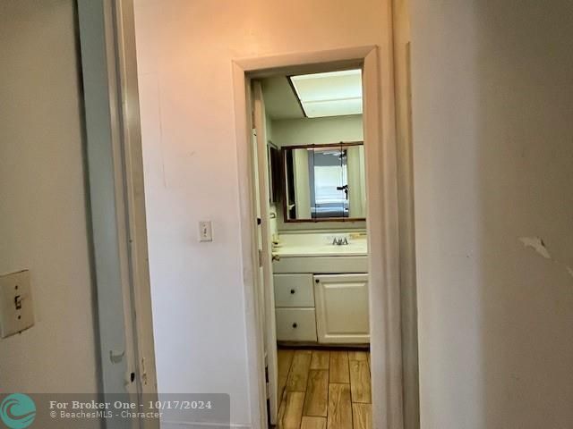 For Sale: $98,788 (1 beds, 1 baths, 680 Square Feet)