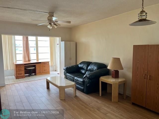 For Sale: $98,788 (1 beds, 1 baths, 680 Square Feet)