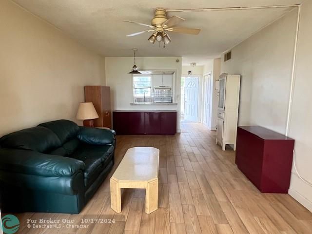 For Sale: $98,788 (1 beds, 1 baths, 680 Square Feet)