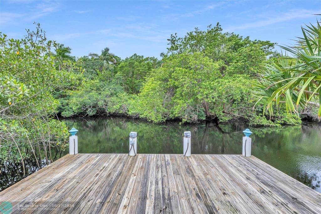 For Sale: $849,500 (3 beds, 2 baths, 1720 Square Feet)