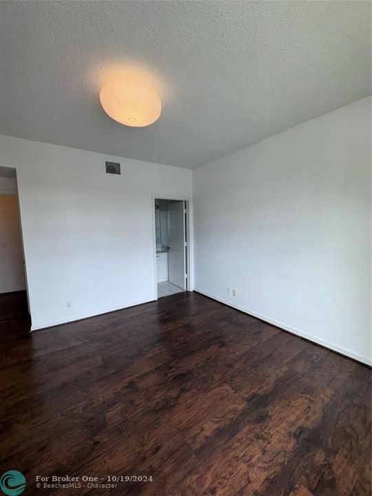 For Rent: $2,600 (2 beds, 2 baths, 1131 Square Feet)