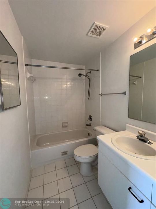 For Rent: $2,600 (2 beds, 2 baths, 1131 Square Feet)