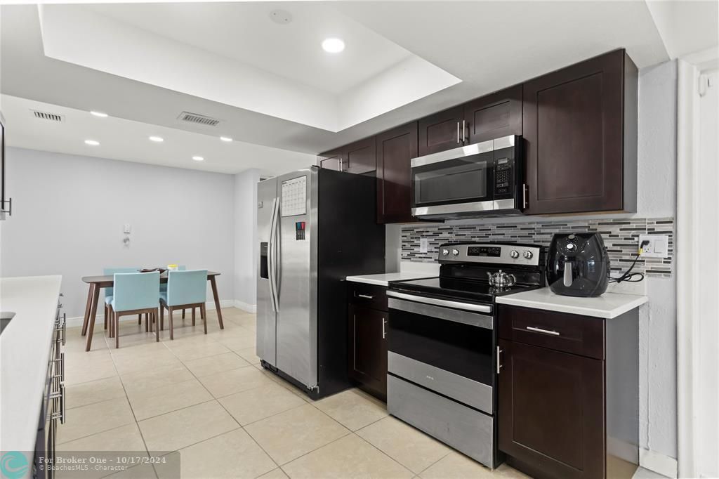 For Sale: $500,000 (2 beds, 2 baths, 1312 Square Feet)