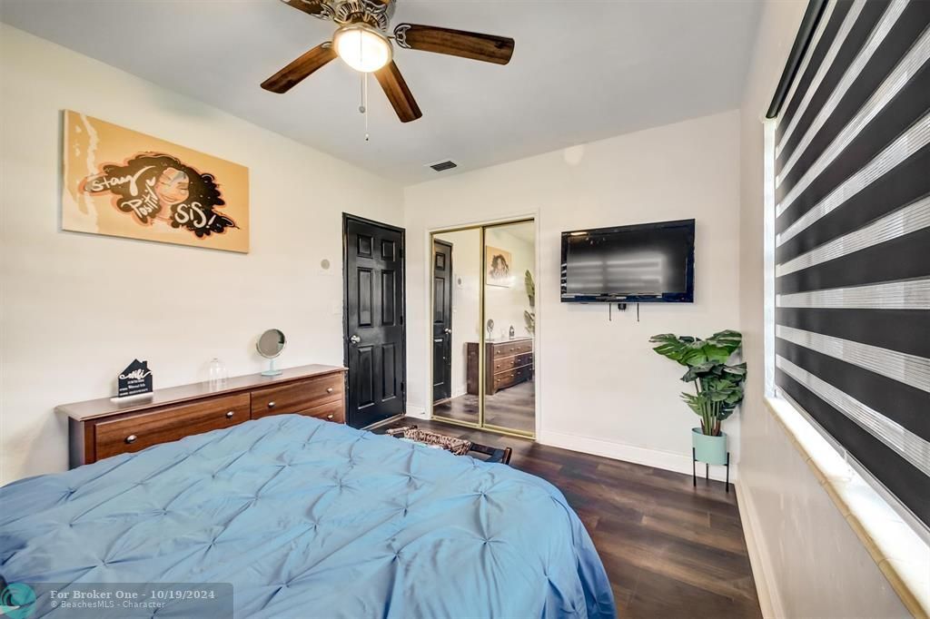 For Rent: $1,800 (1 beds, 1 baths, 1748 Square Feet)