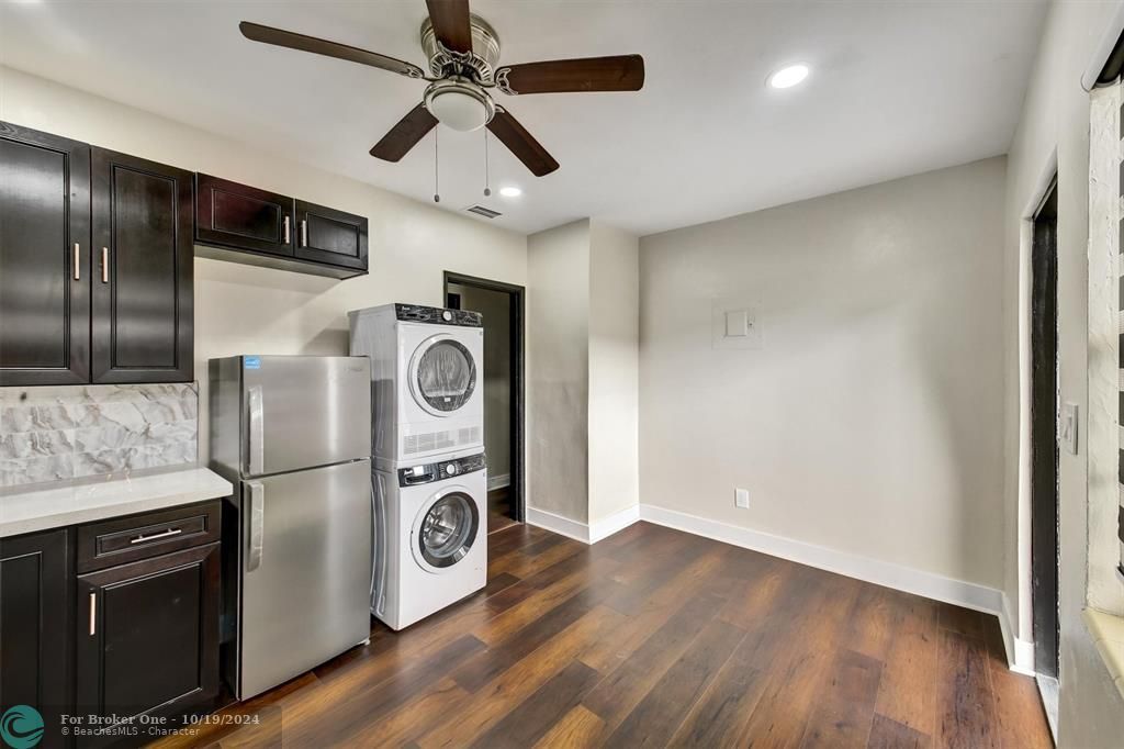 For Rent: $1,800 (1 beds, 1 baths, 1748 Square Feet)