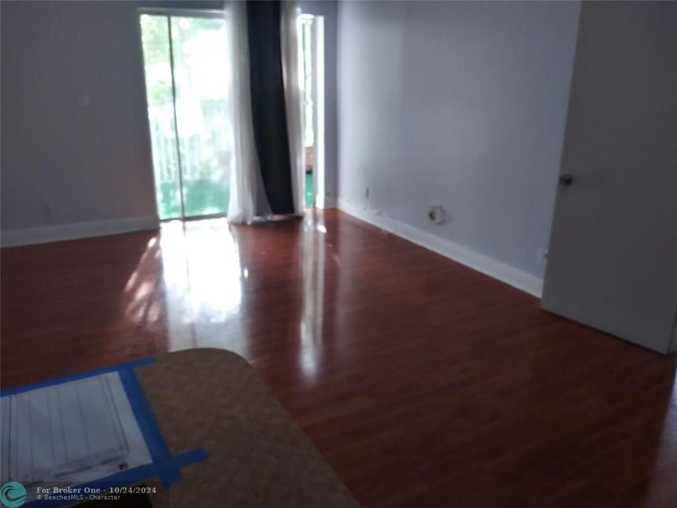 For Sale: $173,000 (2 beds, 2 baths, 1140 Square Feet)