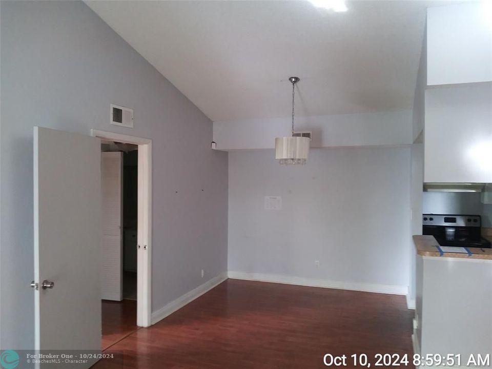 For Sale: $173,000 (2 beds, 2 baths, 1140 Square Feet)