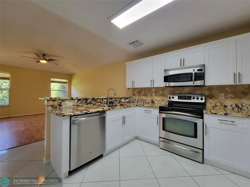 For Sale: $680,000 (4 beds, 3 baths, 2984 Square Feet)