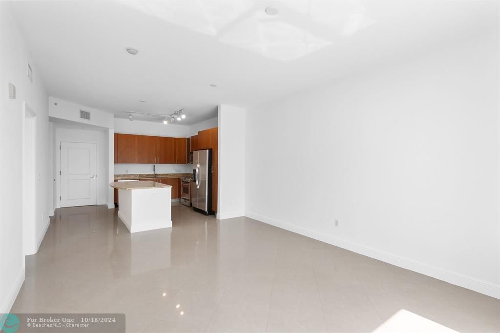 For Rent: $2,850 (1 beds, 1 baths, 836 Square Feet)