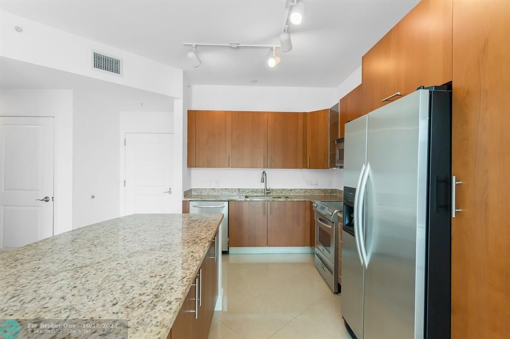 For Rent: $2,850 (1 beds, 1 baths, 836 Square Feet)