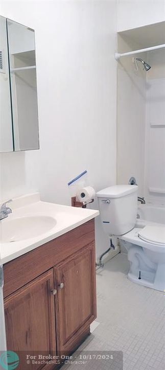 For Sale: $225,000 (1 beds, 1 baths, 828 Square Feet)