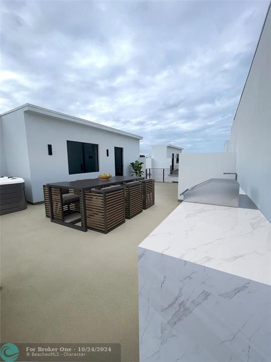 En Venta: $1,699,000 (3 camas, 3 baños, 2667 Pies cuadrados)