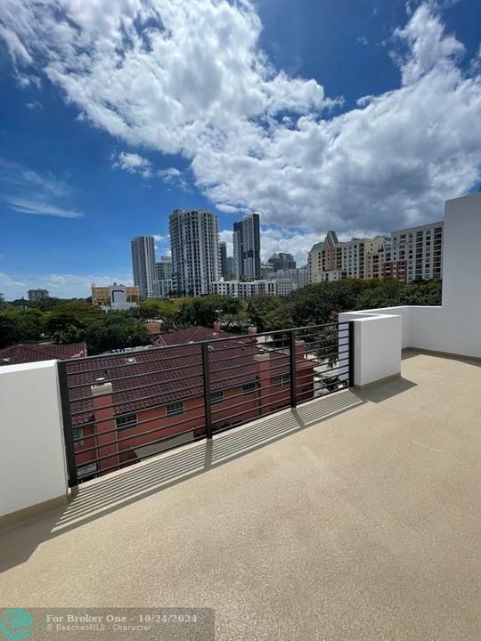 En Venta: $1,699,000 (3 camas, 3 baños, 2667 Pies cuadrados)