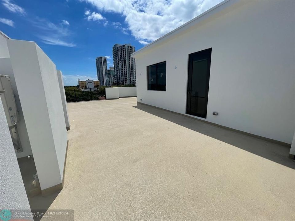 En Venta: $1,699,000 (3 camas, 3 baños, 2667 Pies cuadrados)