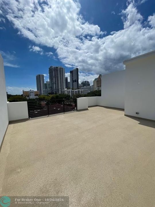 En Venta: $1,699,000 (3 camas, 3 baños, 2667 Pies cuadrados)