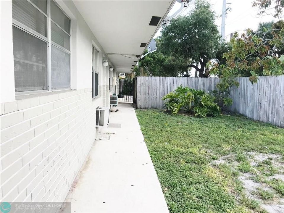 For Sale: $2,400 (2 beds, 1 baths, 2498 Square Feet)