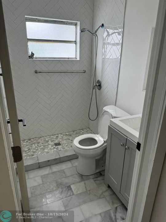 En Venta: $2,400 (2 camas, 1 baños, 2498 Pies cuadrados)