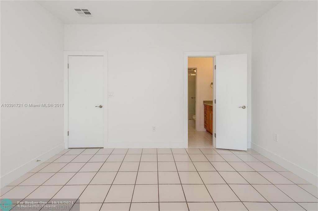 For Rent: $3,500 (3 beds, 2 baths, 1400 Square Feet)