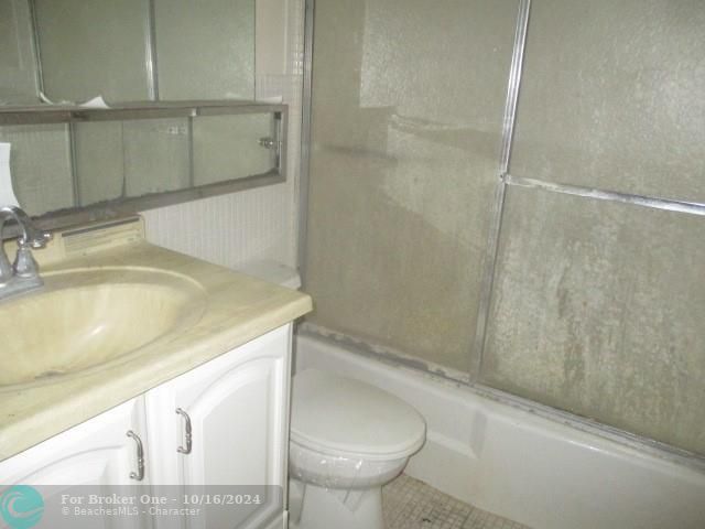 For Sale: $191,000 (1 beds, 1 baths, 695 Square Feet)