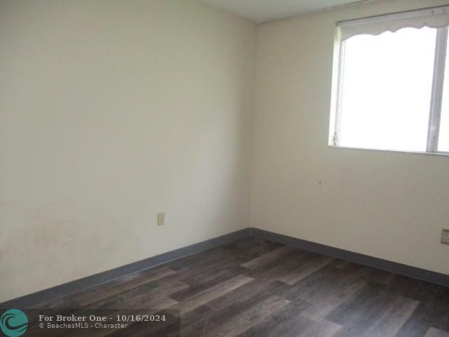 For Sale: $191,000 (1 beds, 1 baths, 695 Square Feet)